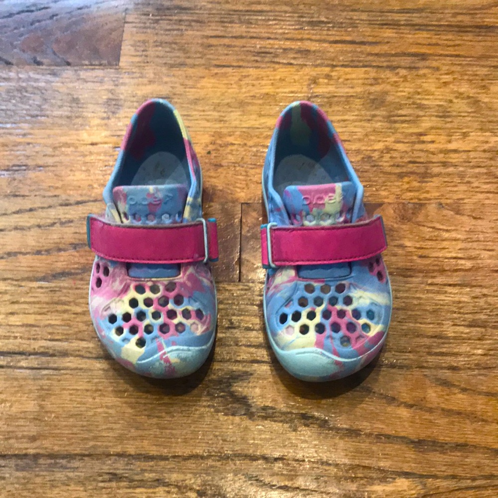 Super Cute girls Tye Dye PLAE sandals-size 8
